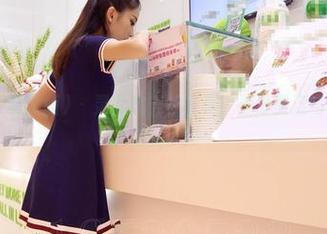 AISS爱丝(黄金版) – 灵儿的美丝写真：那份羞涩与大胆的碰撞。
