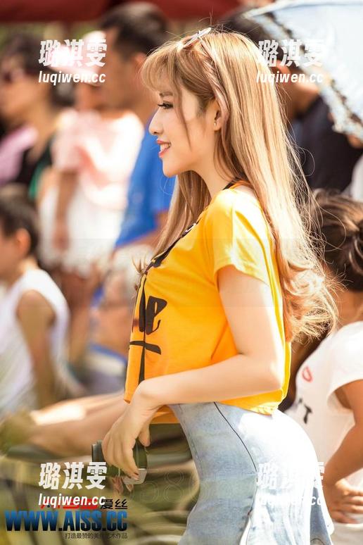 AISS爱丝(黄金版) - 索菲写真套图：穿行于光影间的微妙温度。