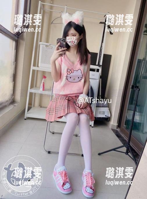AT鲨的奇妙图包：女孩们瞬间的美丽与怦然心动
