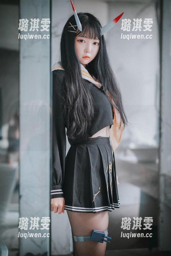 Aram(아람)的碧蓝航线私房美图，快来看看这位能代小姐，连鱼都想上岸来合影！