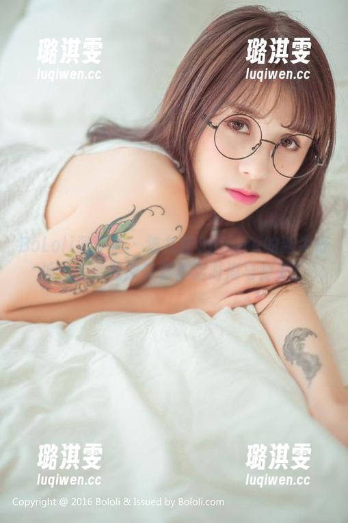 BoLoli菠萝社-猫九酱Sakura BoLoli菠萝社 - 猫九酱Sakura的新牛仔裤,免费图册带你体验时尚与幽默!