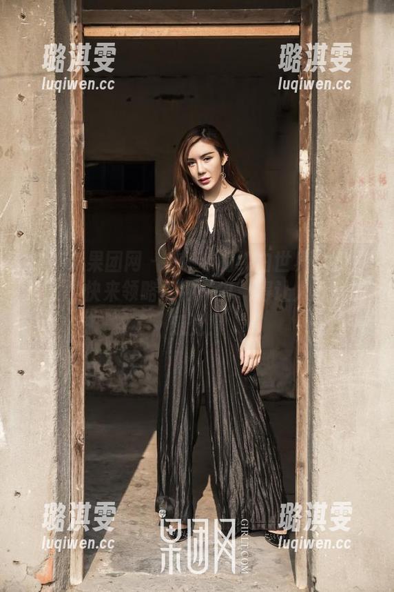 GIRLT果团网 - 龚玥菲的纯白世界：免费下载，快来领略那种‘白’得让人抓狂的感觉！
