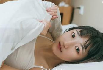 GIRLT果团网 – 看！龚玥菲化身修女的图包，我的眼睛有福了！