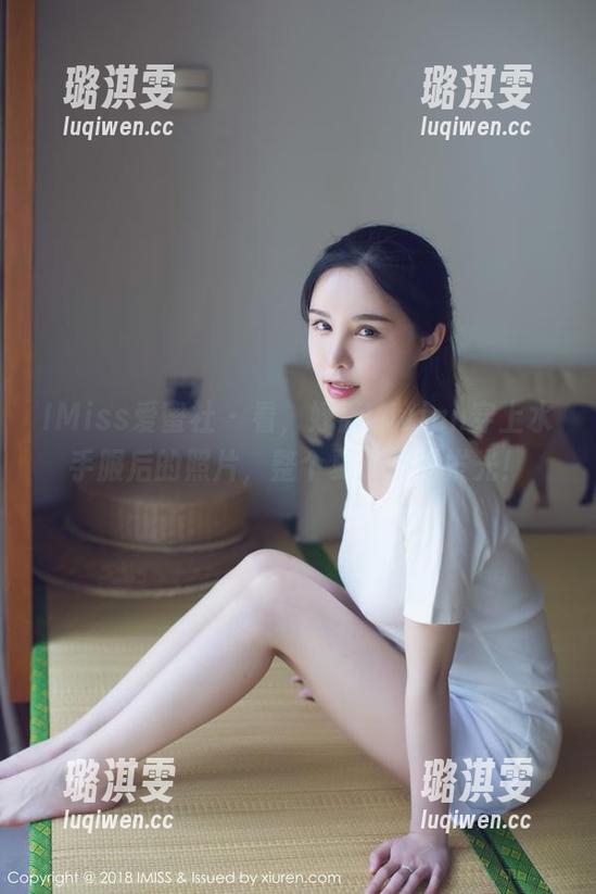 IMiss爱蜜社-妤薇Vivian IMiss爱蜜社 - 看,妤薇Vivian穿上水手服后的照片,整个夏天都在发光!
