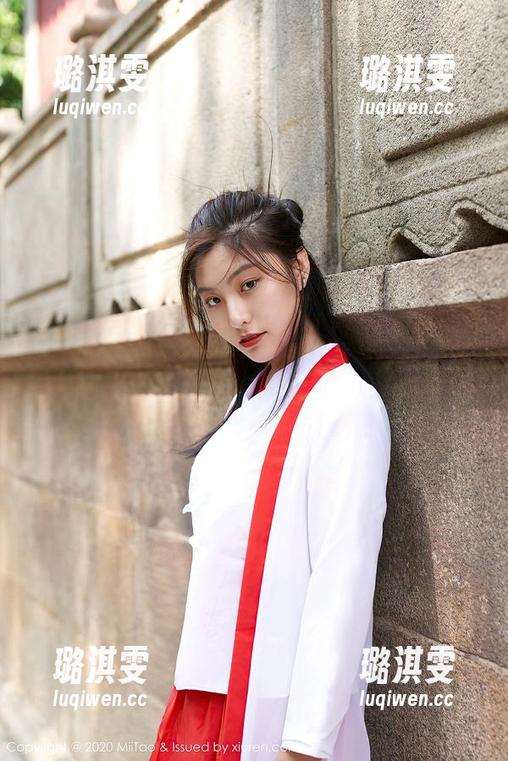 MiiTao蜜桃社 - 一张免费照片，看爱丽莎Lisa的裸足如何征服你心？