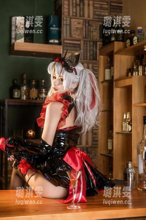 Momoko葵葵 准备好了吗?Momoko葵葵分享宝多六花新条茜泳装的绝妙瞬间!