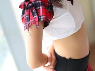 ROSI美足写真：被美好占据的每个瞬间，都让人心动！