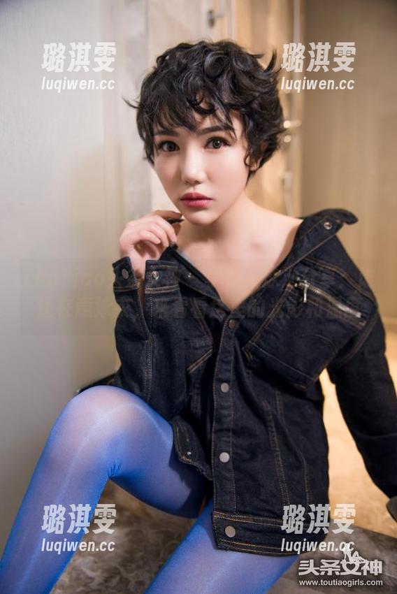 TouTiao头条女神 - 李由美泳池分享：谁还在意泳衣，来看看这里的光影和温度