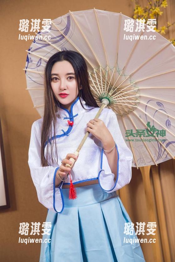 TouTiao头条女神 - 杜花花最新图册：万圣节风格，色彩斑斓的怪谈