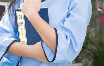 UGirls尤果网 – 张辛苑的短裙写真：不试着模仿一下吗？我可是打算去买同款！