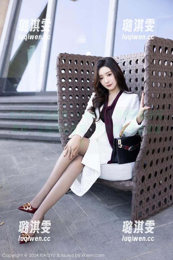 XIAOYU语画界-Chery绯月樱 XIAOYU语画界 - Chery绯月樱的旅拍写真集:从愤怒到甜美,下载前注意心理准备!