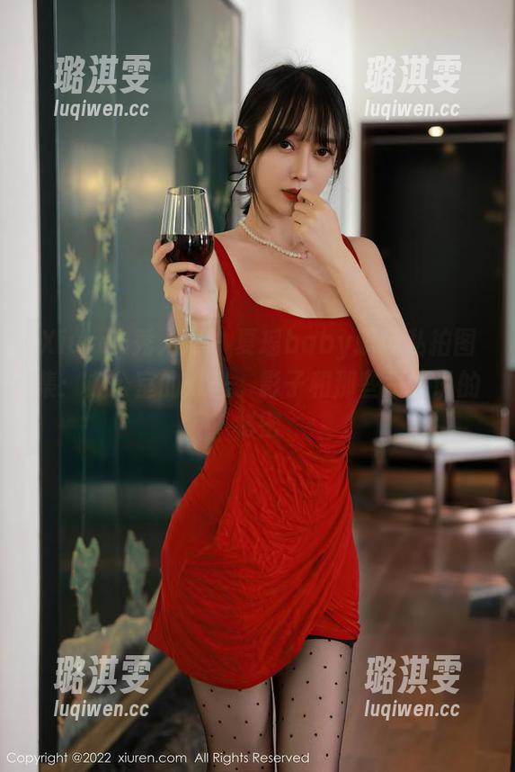 Xiuren秀人网 - 夏瑶baby职场私拍图集：办公室的灯光、影子和那些不能说的秘密
