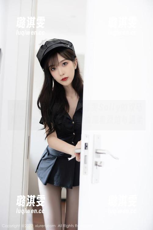 Xiuren秀人网-夏诗雯Sally Xiuren秀人网 - 在夏诗雯Sally的双马尾下,这个写真图包偷偷藏着烈焰与温柔