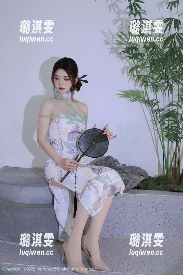 Xiuren秀人网 - 看，看！晚苏susu的美足，真是绝美的“足”感