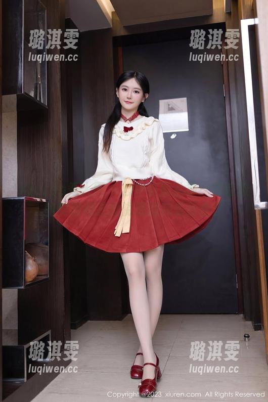 Xiuren秀人网-白诗雅 Xiuren秀人网 - 心中小鹿乱撞!白诗雅的美图和灰丝资源的完美结合!