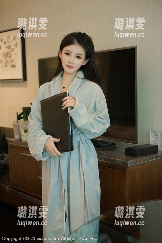 Xiuren秀人网-程程程 Xiuren秀人网 - 在线享受程程程的裸足魅力,谁说光脚不行?