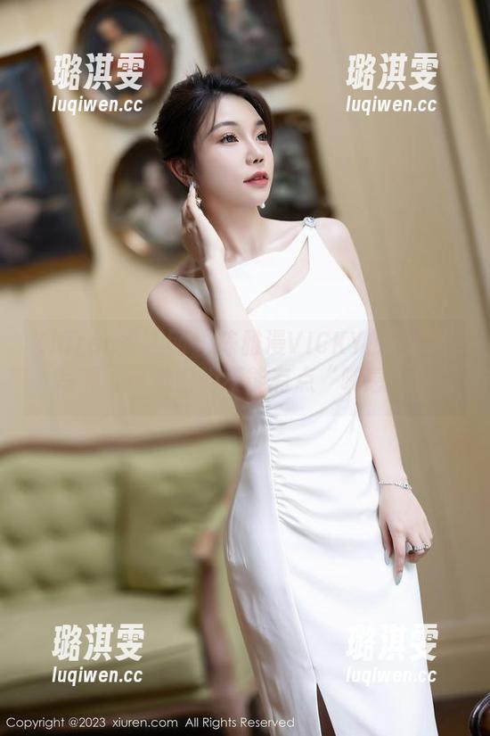 Xiuren秀人网-陈雅漫VICKY Xiuren秀人网 - 陈雅漫VICKY的连体衣写真,谁说时尚不能有点“喘息”?