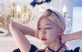 Yebin(전예빈)的沙滩私拍图集：走心不走形，沙滩到底是景还是人？