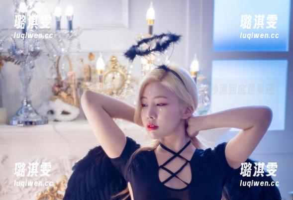 Yebin(전예빈)的沙滩私拍图集：走心不走形，沙滩到底是景还是人？