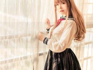 Yoko宅夏黑白的魔力：最新照片，既热又凉，仿佛是空中悬挂的云彩。