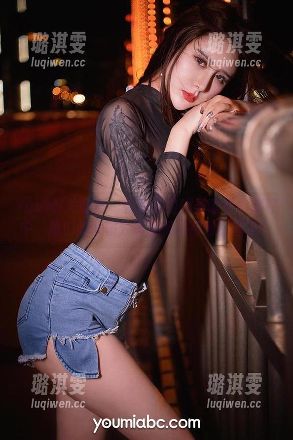 YouMi尤蜜荟 - 在费若拉的圣诞奇幻旅程中，我们的原图分享就像那缤纷的雪花！