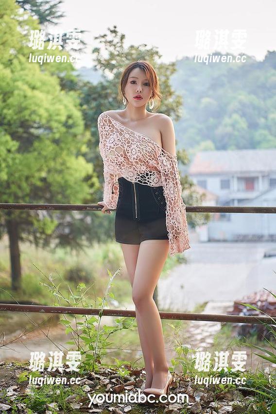 YouMi尤蜜荟 - 看完“黄金宝儿”的网袜，心情像被阳光照耀，原图里的每个细节都超吸引人！