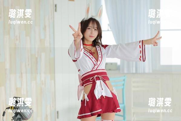 Fantia2022图册：いくみ(育美)的写真魅力，甜蜜又有点苦涩！