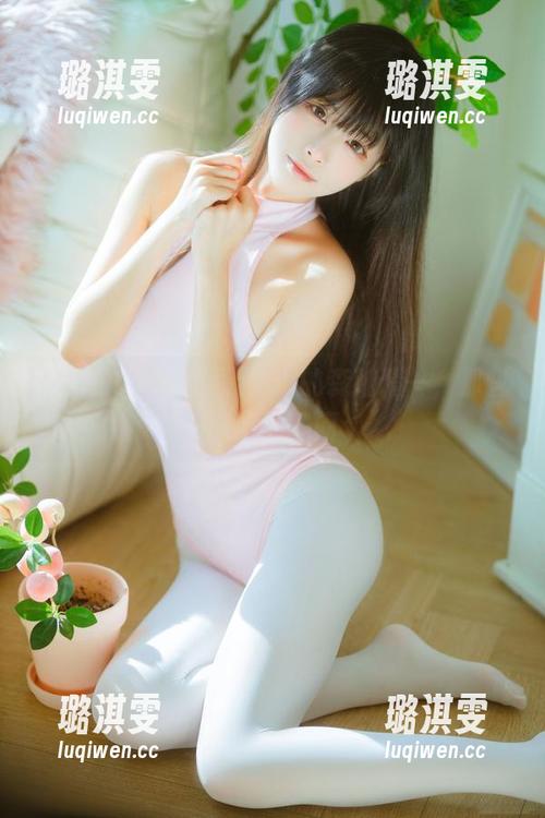 三无人型 在图集里追寻三无人型的森蚺精一,那些隐秘的瞬间