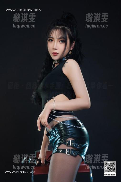 丽柜 - 甜甜的水手服：原图分享带你看一场与海浪的轻松约会！