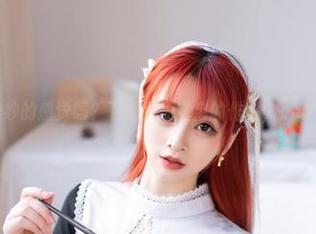 想要穿上婚纱的感觉吗？下载叉子宝宝的作品，心动不如行动！
