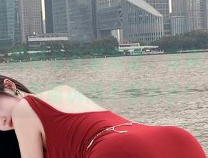 微密圈 – 周妍希在猫窝里，写真大曝光——与喵玩得不亦乐乎！
