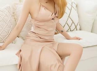 嗲囡囡 – 娜依灵儿白裙写真：在风中飞舞的少女梦资源