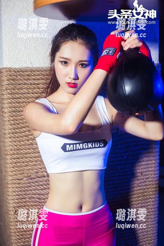头条女神-娜依灵儿 头条女神 - 梨涡浅笑,这波娜依灵儿的私房美图简直是看了就想收藏!