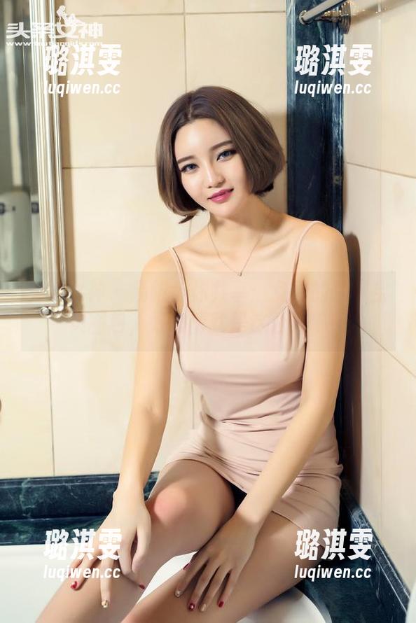 头条女神-易阳 头条女神 - 易阳与你共享:免费的足球宝贝图包,好心情就是这么简单!