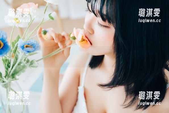 最新！宋哈娜(송하나)制服照片，看看她今天穿了啥，让我心动了。