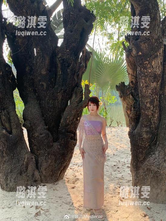 宝儿mysterial吊带写真，图片资源带你感受无限魅力