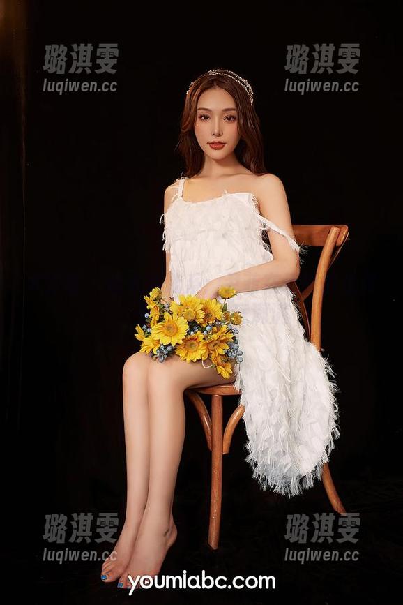 尤蜜荟 - 唯美禁欲系：尹菲在云端的优雅，资源也要诗意满满