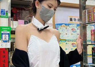微密圈 – 就是阿朱啊的连衣裙写真系列，光影交织好似壁纸，心里默念“我也想试试”。