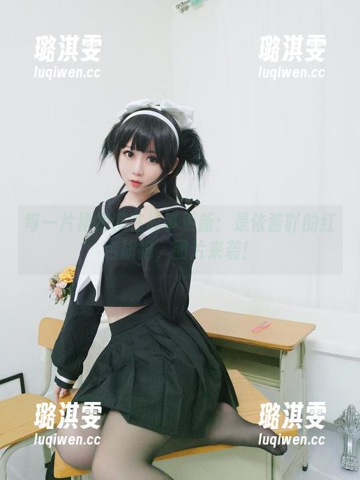 每一片裙摆都在故事更新：是依酱吖的红色旗袍，图片来袭！