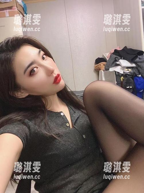 林子琳喵 微密圈 - 林子琳喵免费厨娘图包,厨房里的绝美瞬间,让你忍不住想煮个面!
