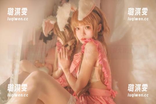 更衣室里的桜桃喵：小背心换水手服，资源大放送