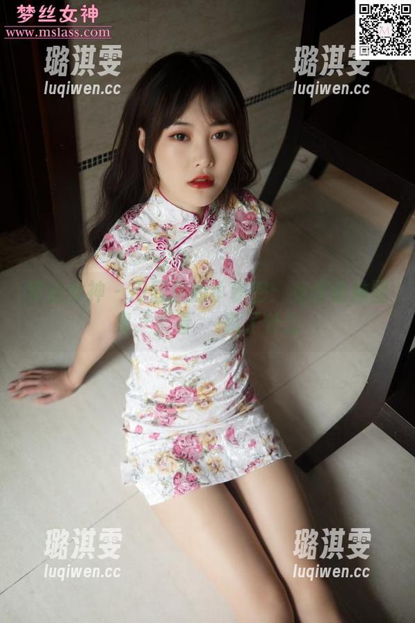 梦丝女神 - 田园里的小秘密：免费萌妹图集，看看玥玥藏了什么