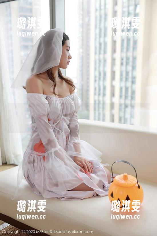 模范学院-婠婠么 模范学院 - 婠婠么里程碑—连体衣图包:当她变成了超模,连体衣都开始害羞了!