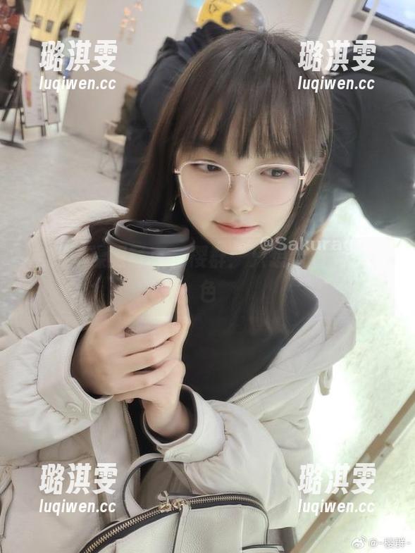 樱群 定制体操服写真,樱群:只想看看人间绝色