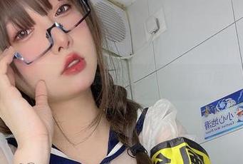 次屁啦的天台微醺：图包里的迷离瞬间
