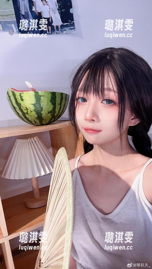 特米米资源新高峰，清青琴玖图集告诉你，拍照也能就是吃货的事！