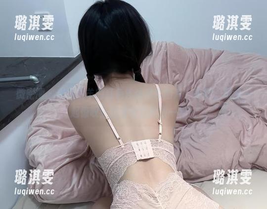 火龙果羊 微密圈 - 火龙果羊的红色连体吊带图片,来吧,跟我一起惊叹:这身材我能顶一年!