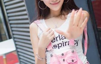 爱蜜社 – 谁说只有鞋子能搭高跟？张思允Nice的写真资源也翘得很！