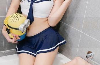 这组猫九酱的奶牛套图，回头率简直高得离谱！