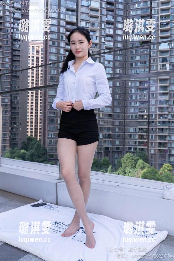 甜予摄影 - 思思的裸足大揭秘：谁说脚不能当主角？合集等你下载！不试试吗？